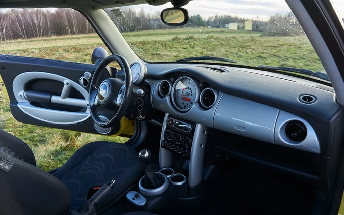 MINI ONE cena 7700 przebieg: 262950, rok produkcji 2001 z Rybnik małe 37